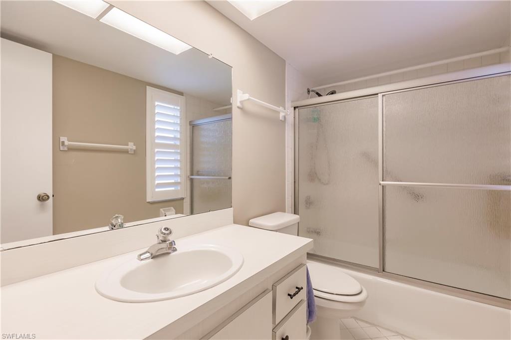 Bath 2 with tub/shower combo.