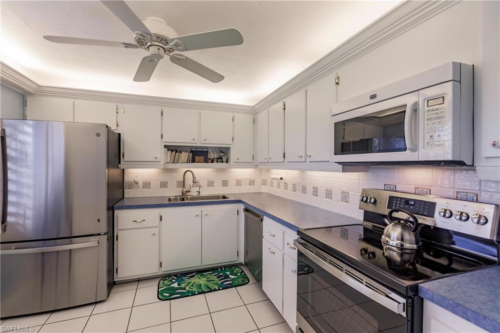 Large Kitchen with plenty of counter and cabinet space.