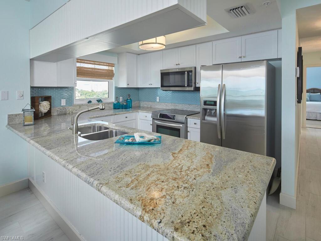 1020 Collier BLVD 607 photo 9