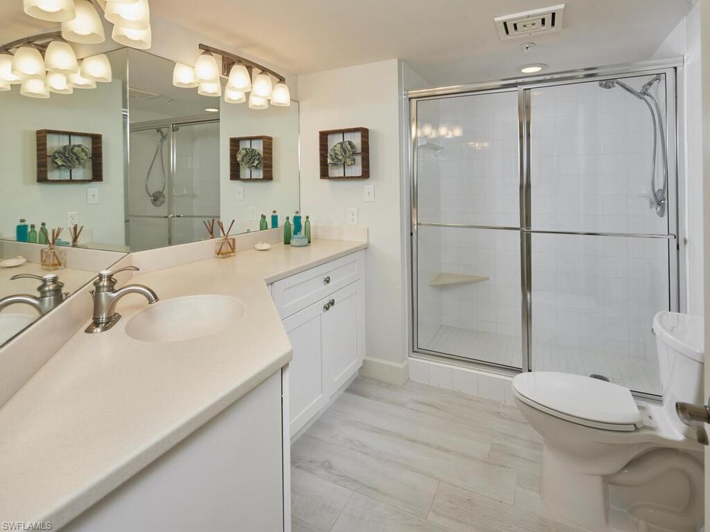 1020 Collier BLVD 607 photo 14