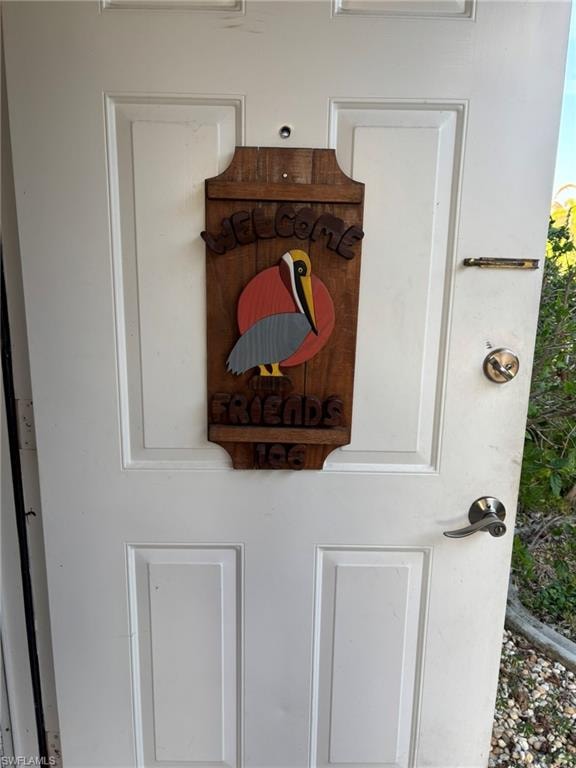 Front door entry also has interior screen door for lovely Florida breezes