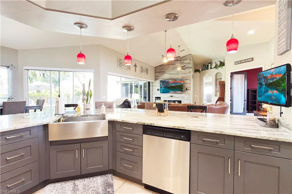8723 S Lake CIR photo 9