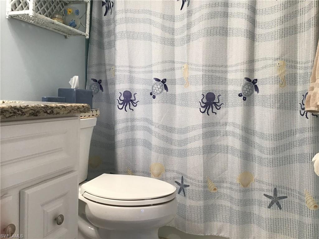 Guest Bath with tub / shower