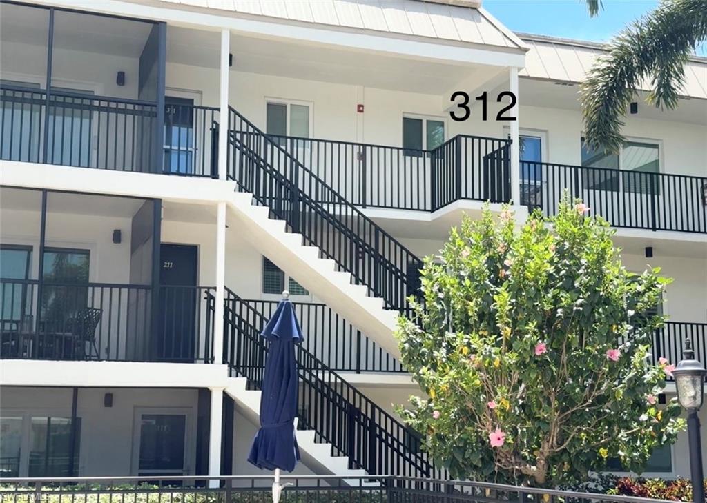 Top Floor with elevator and access with stairs