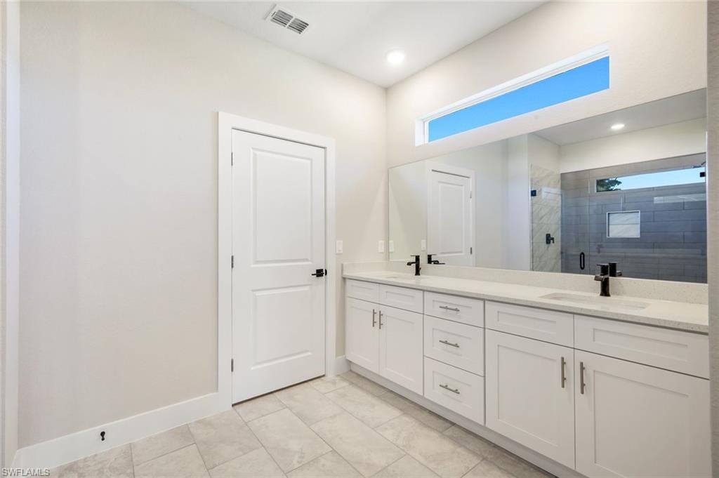 owner's ensuite bath