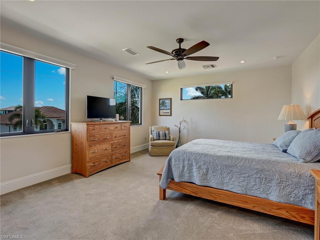 "En Suite" second level guest room