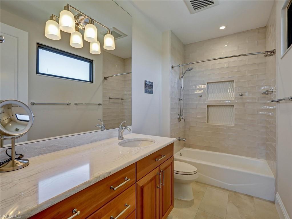 En Suite bath offer a convenient tub if you're in the mood to soak for a while