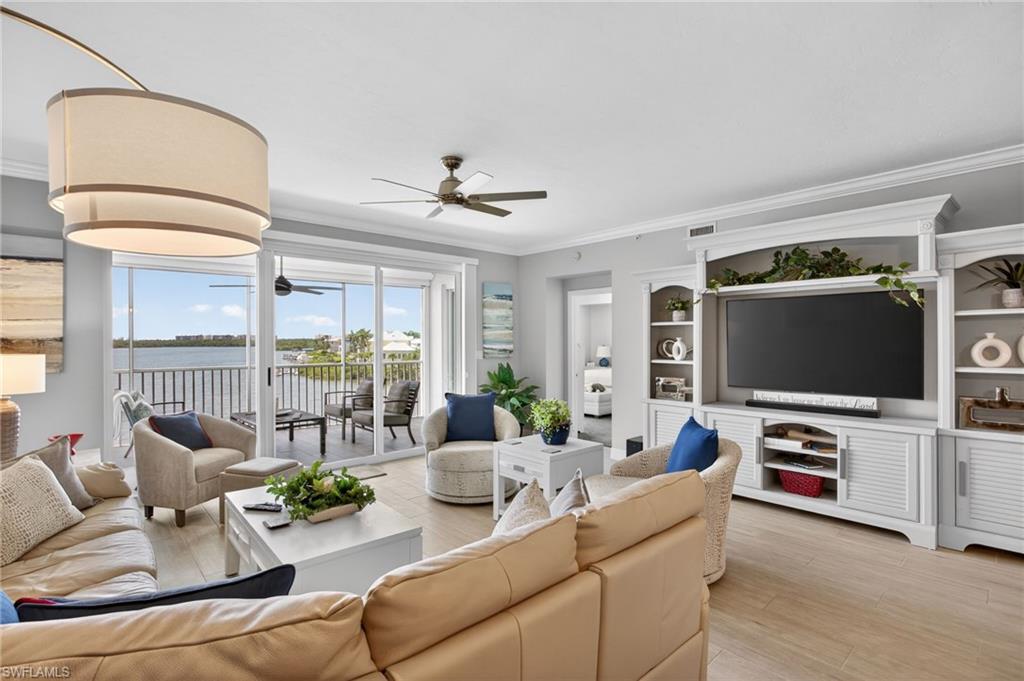 SPACIOUS GREAT ROOM!