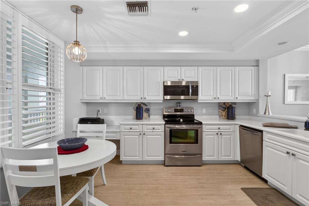 SPACIOUS KITCHEN
