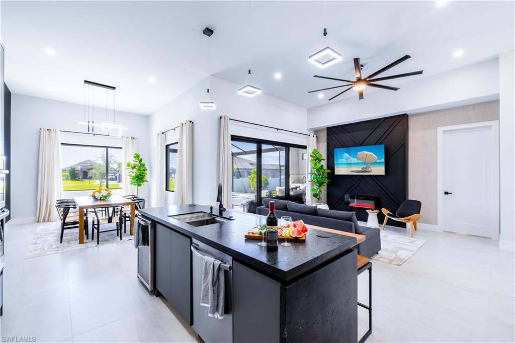 10 SW 33rd PL