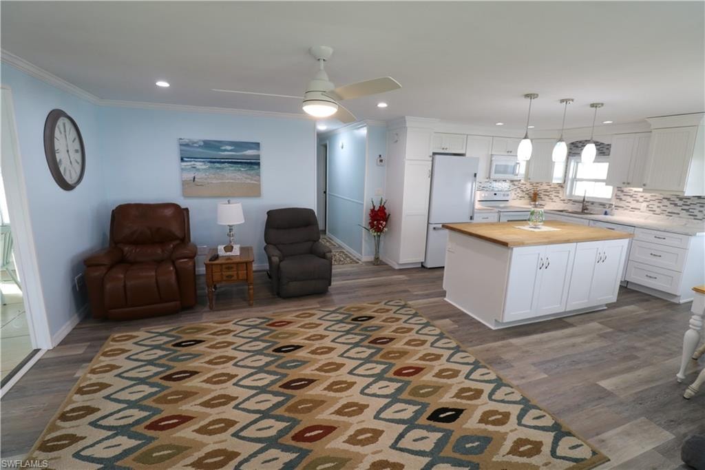 116 Coachlight DR photo 12