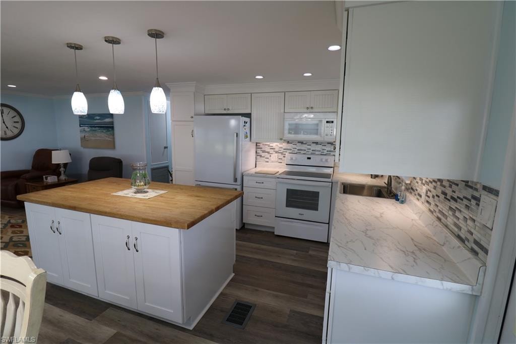 116 Coachlight DR photo 10