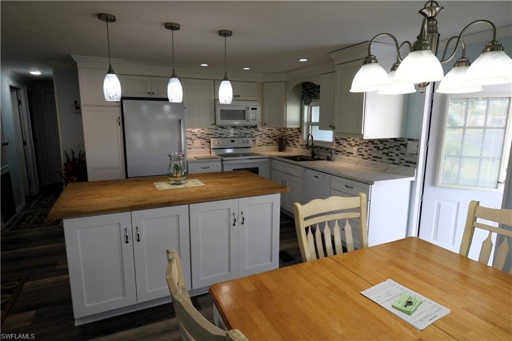 116 Coachlight DR photo 8