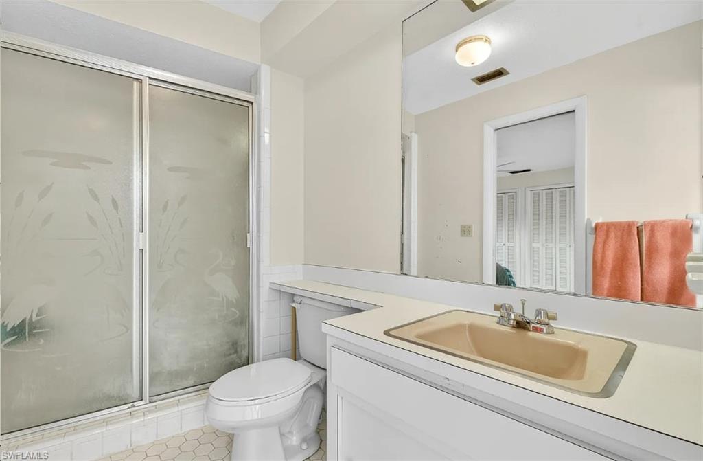406 Leeland Heights BLVD E photo 8