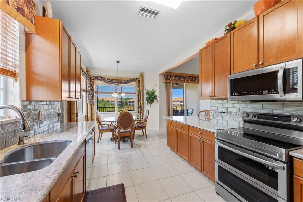 7090 Bay Woods Lake CT 201 photo 17