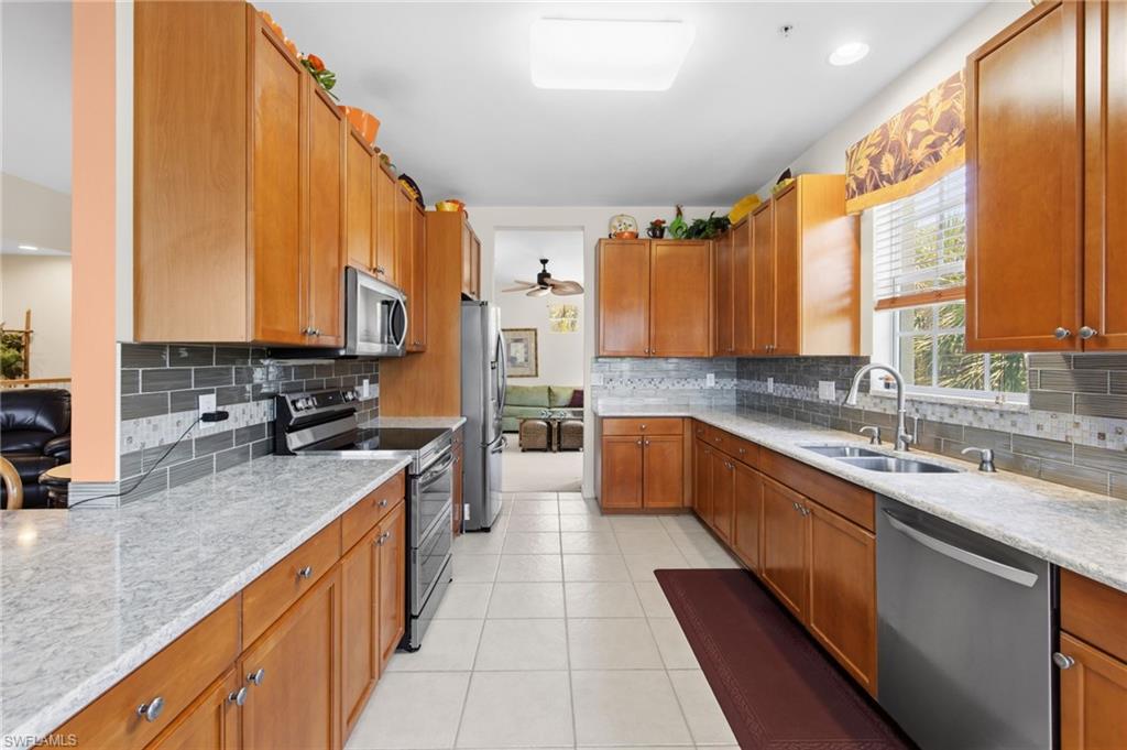 7090 Bay Woods Lake CT 201 photo 20