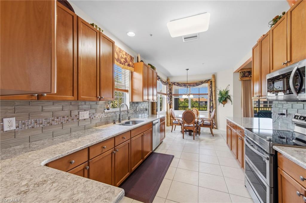 7090 Bay Woods Lake CT 201 photo 8