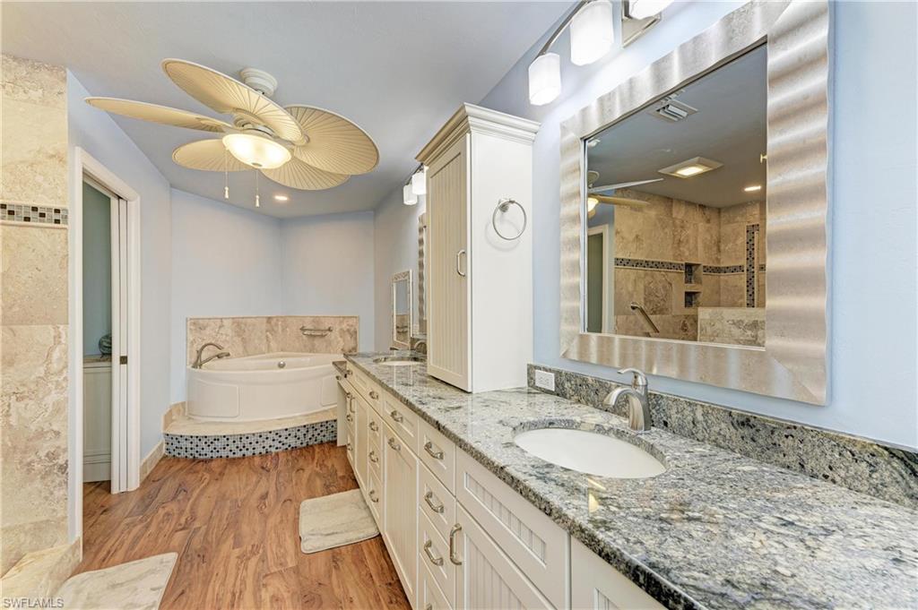 14813 Laguna DR 401 photo 32