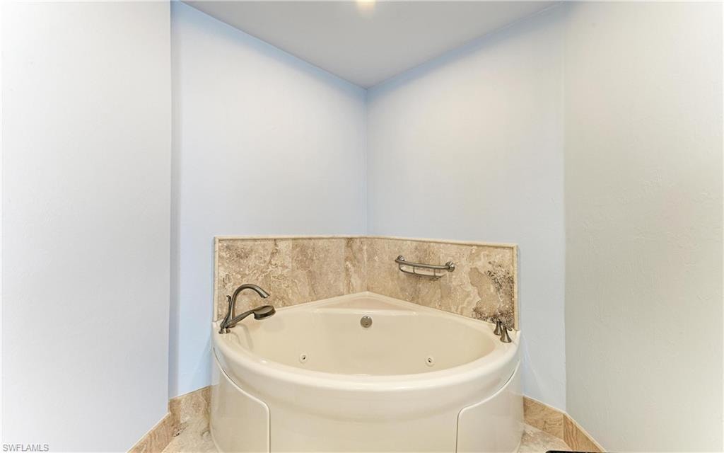 14813 Laguna DR 401 photo 33