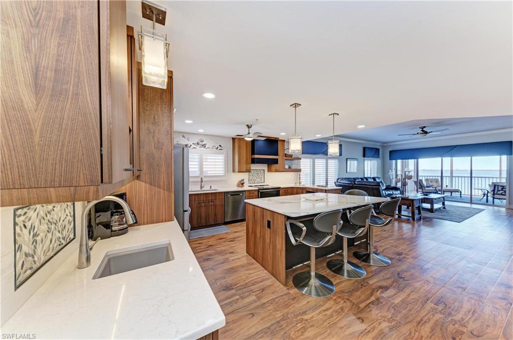 14813 Laguna DR 401 photo 18