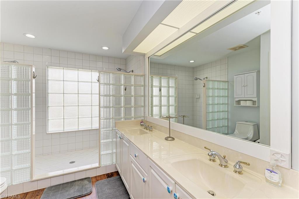 14813 Laguna DR 401 photo 37