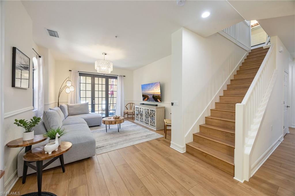 ENTRYWAY - HARDWOOD