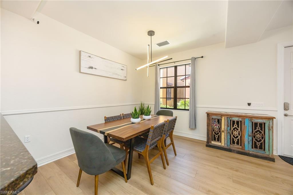 HARDWOOD FLOORS IN DINING