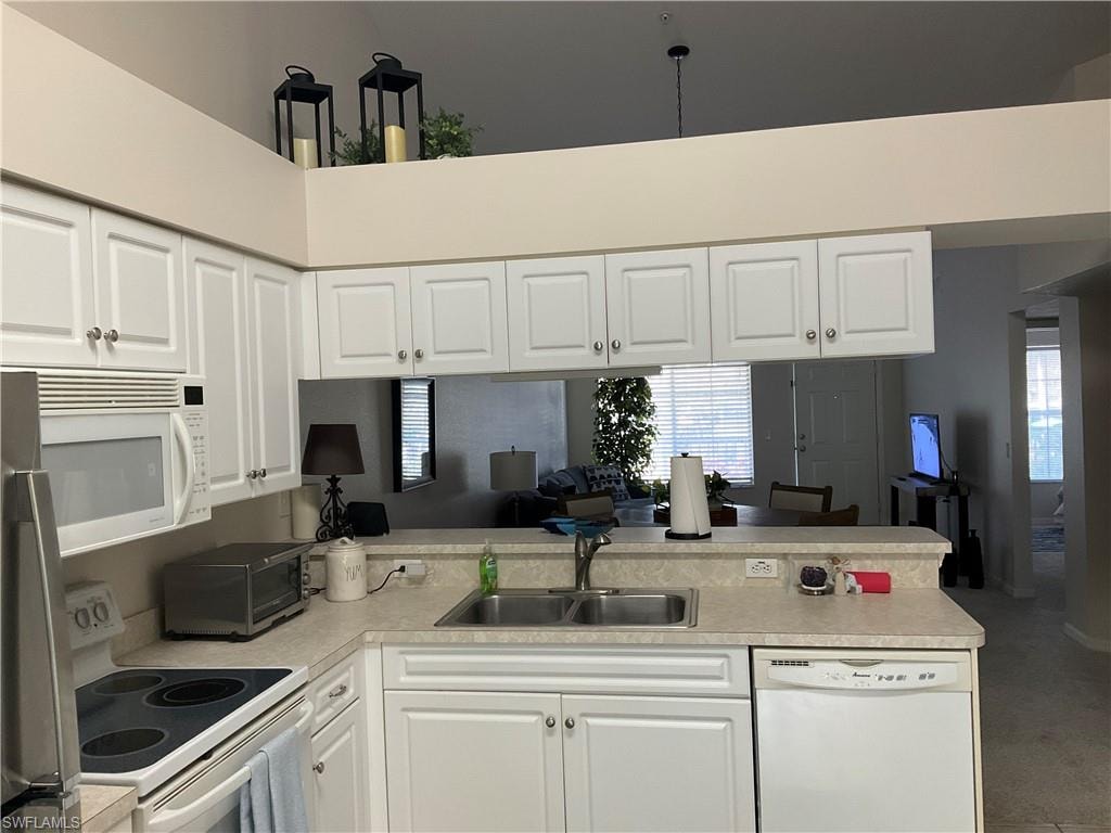 25735 Lake Amelia WAY 204 photo 6