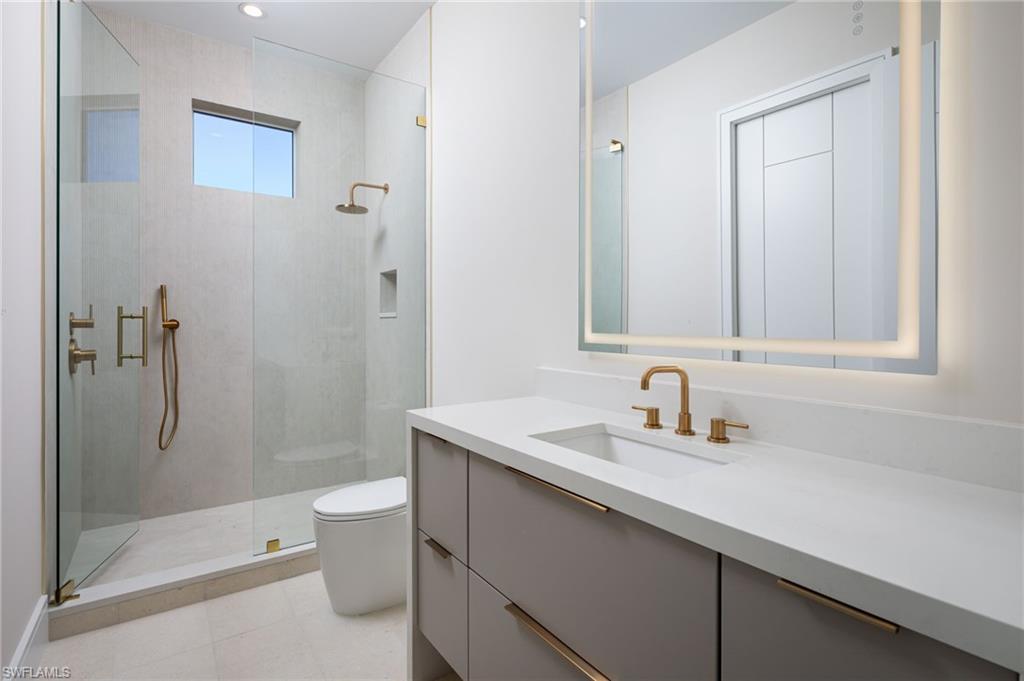 223 Bayview AVE photo 25