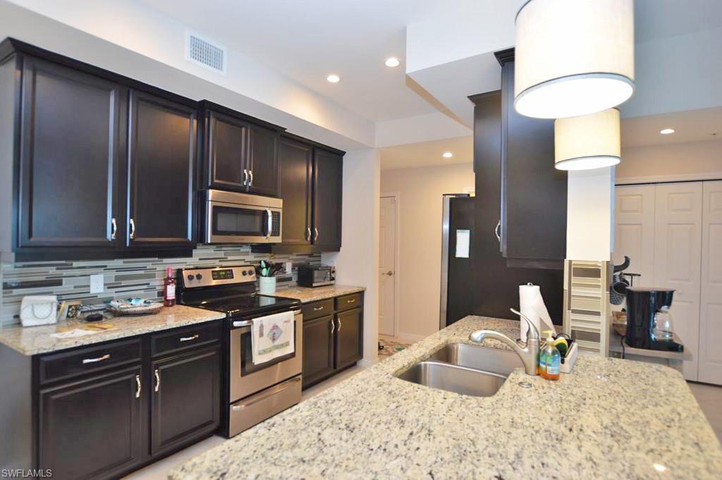 26197 Palace LN 102 photo 8