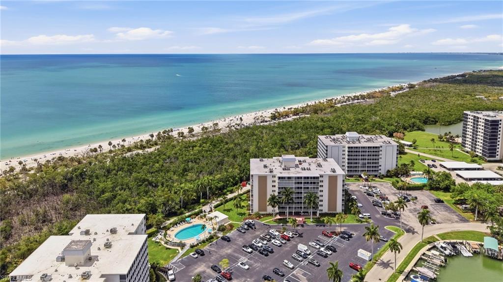 Beach w pool