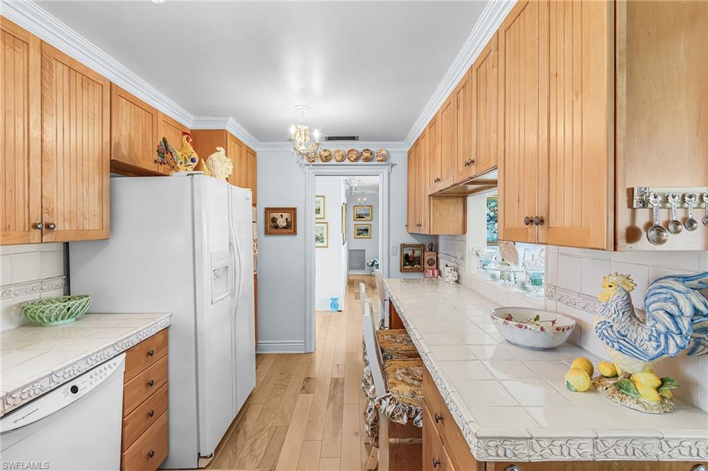 Breakfast bar in kitchen