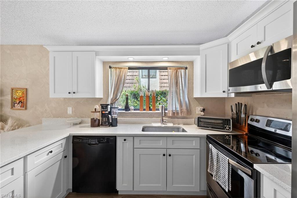 1466 Park Shore CIR 3 photo 7