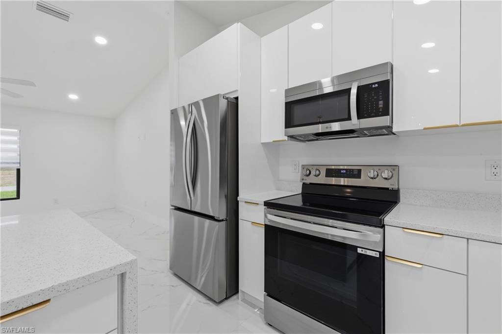 2201 NE 10TH PL photo 10