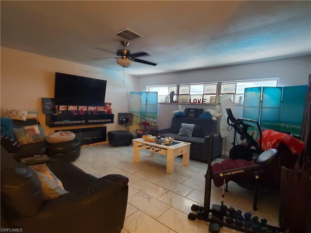 306 Hollywood ST photo 8