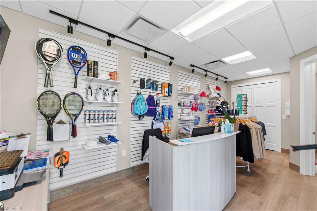 COURTS SPORT SHOP