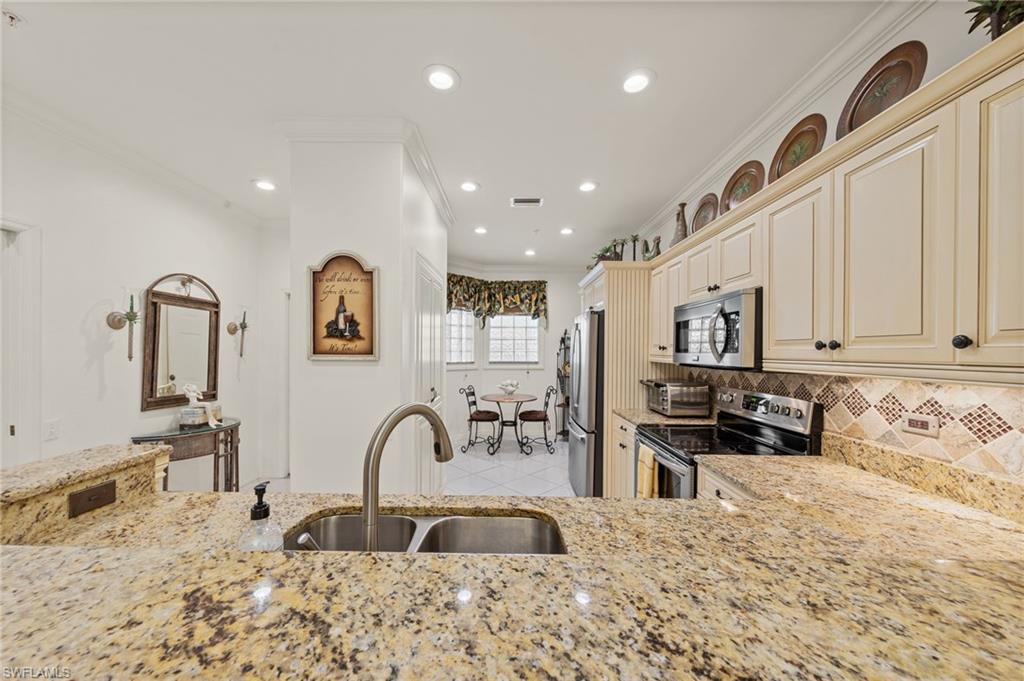 UPDATED KITCHEN WITH GRANITE COUNTERTOPS