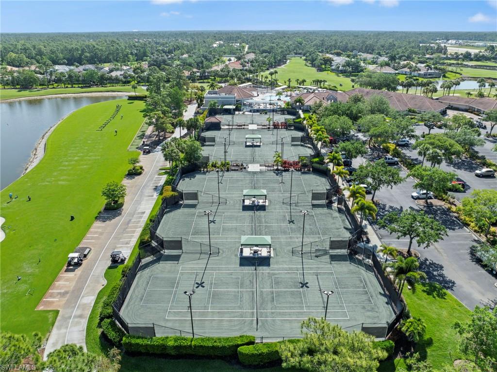 6 lighted Har-Tru Hydro-Grid tennis courts