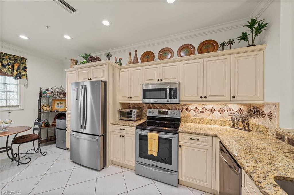NEWER FRIGIDAIRE GALLERY STAINLESS APPLIANCES