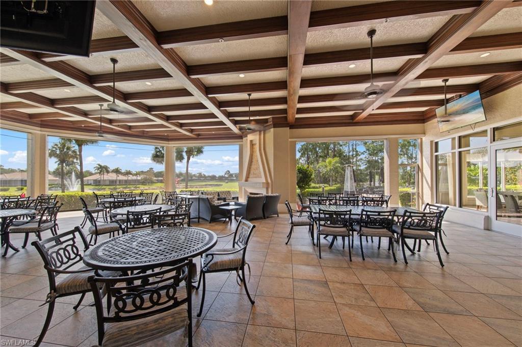 OUTDOOR CLUBHOUSE DINING