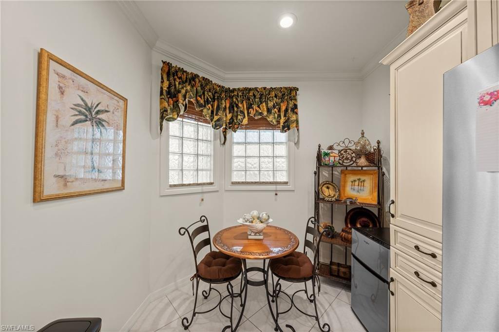 COZY EAT-IN KITCHEN NOOK WITH NATURAL LIGHTING