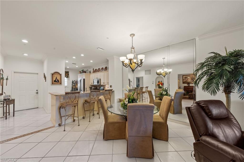 DINING WITH EXTRA DINING AT KITCHEN COUNTER