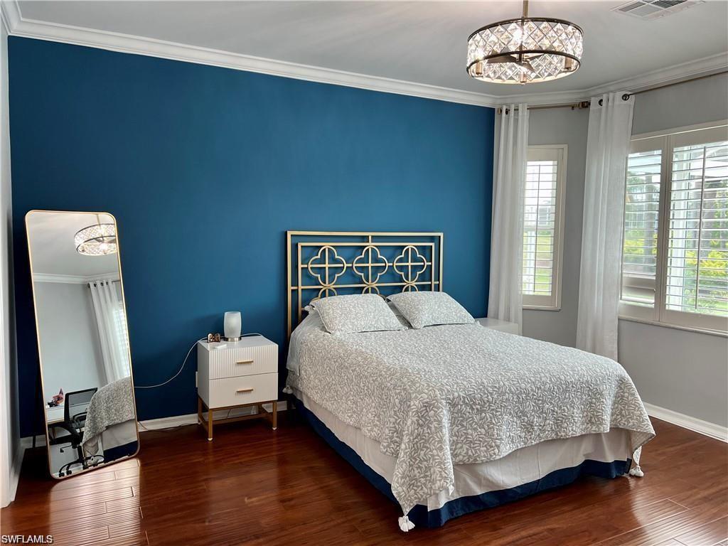 Guest bedroom, queen bed.