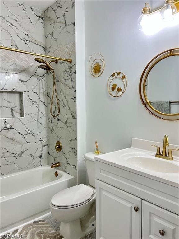 Guest bathroom tub/shower combo.