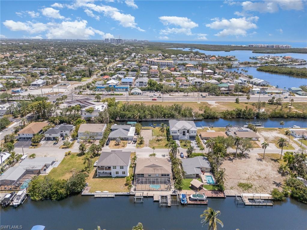 Wide Canal with Quick 2-way Gulf Access!