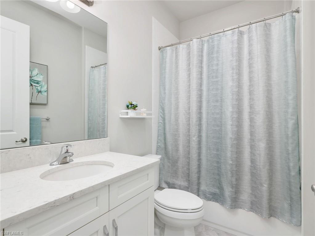 Bathroom (1st Floor)