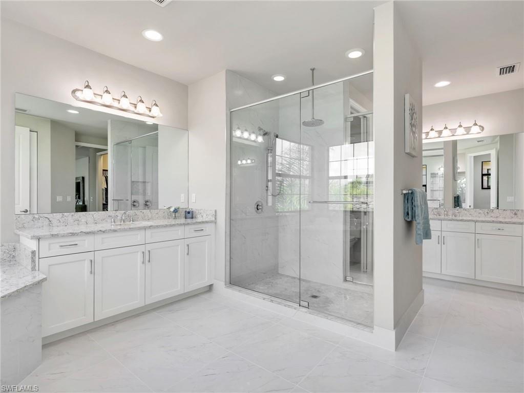 Hers and His shower entrance