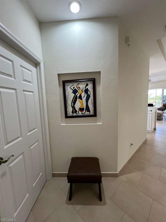 Recessed wall niche with integrated lighting