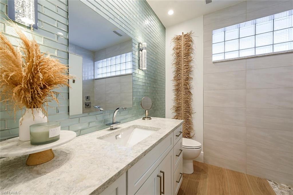 452 Willet AVE photo 13