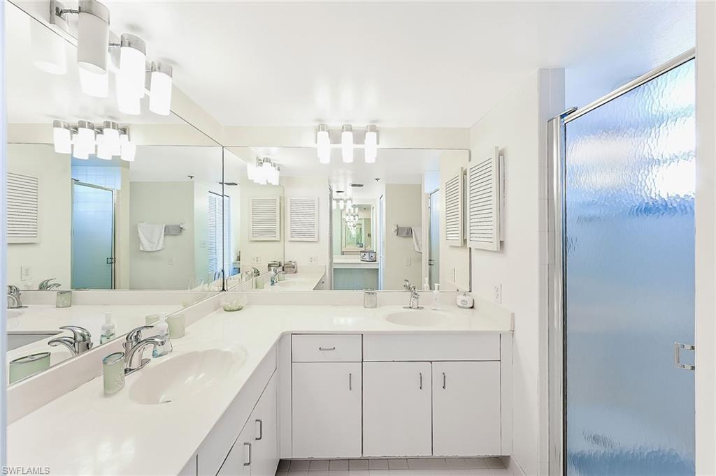 Primary Bath w/ walk-in shower